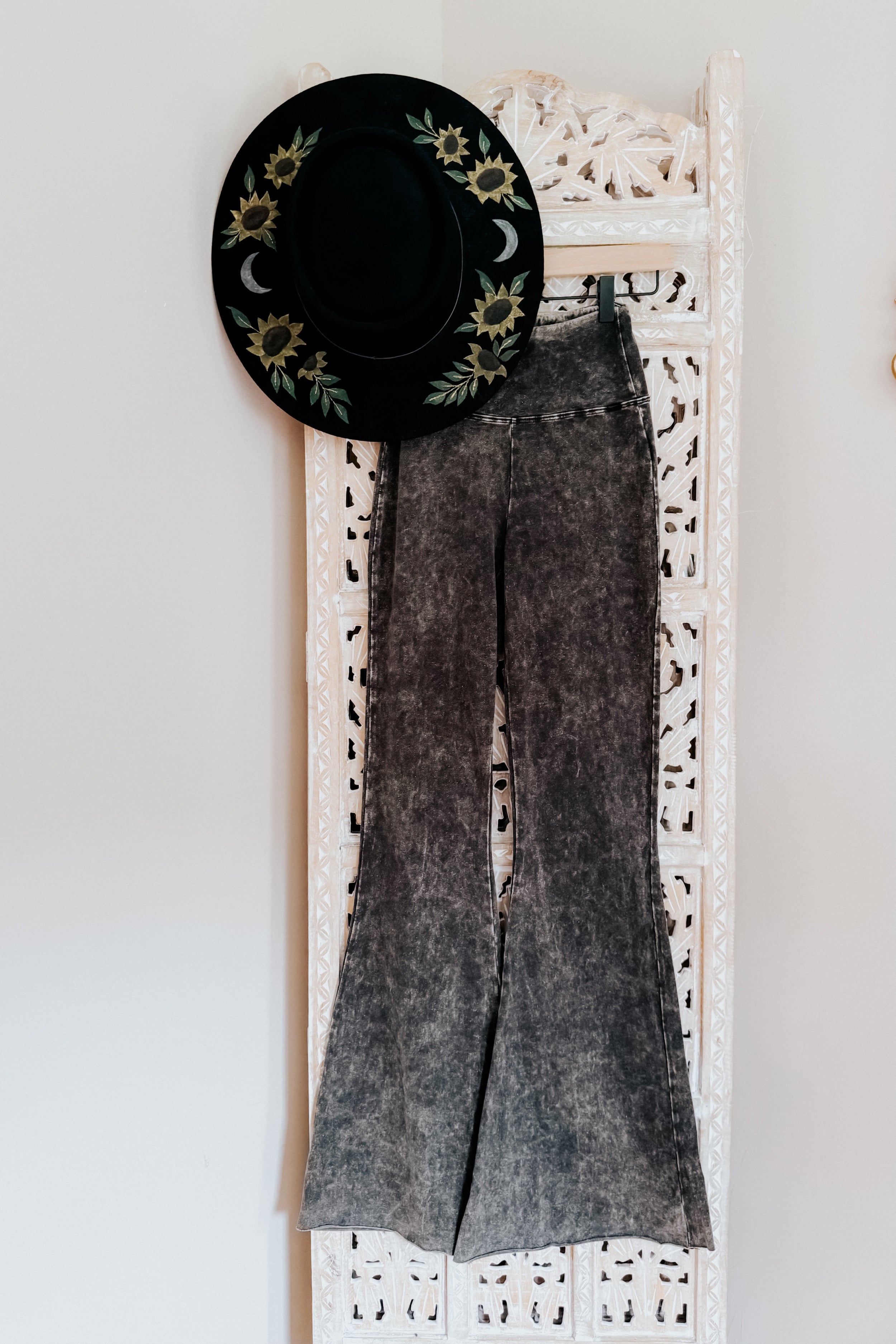 Verona Acid Wash Flares • Ash Black