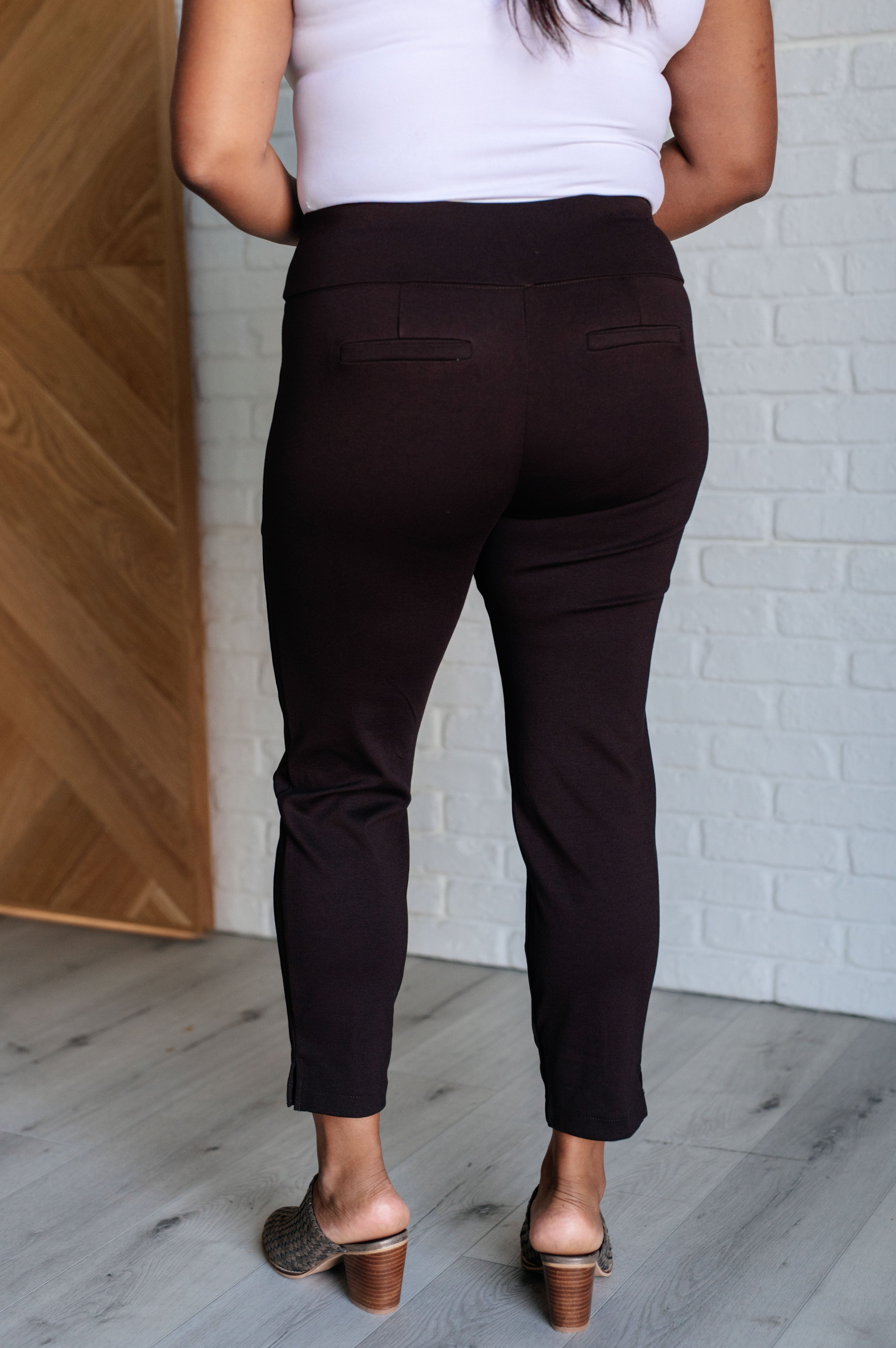 Magic Ankle Crop Skinny Pants • Chocolate