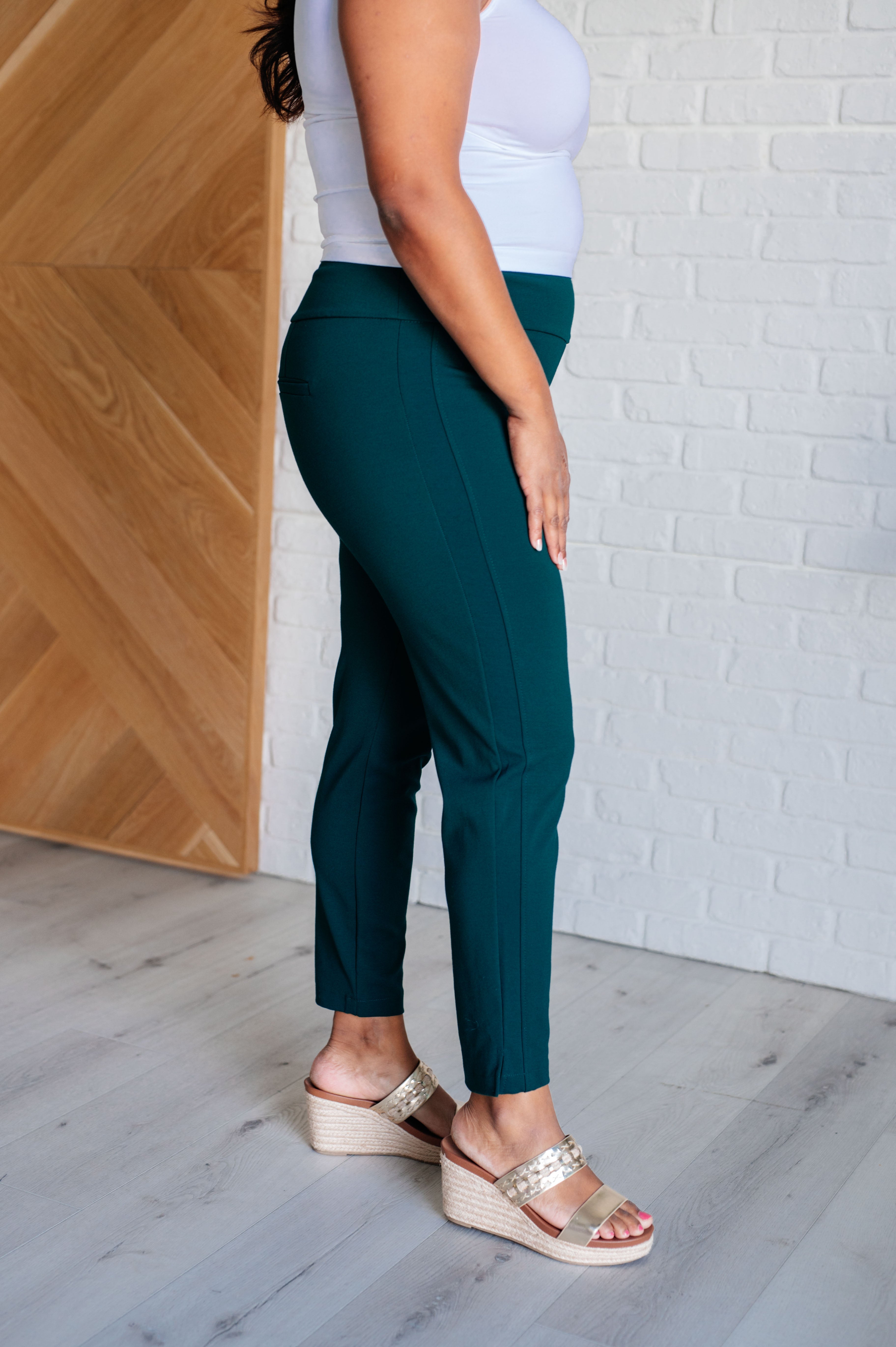 Magic Ankle Crop Skinny Pants • Hunter Green