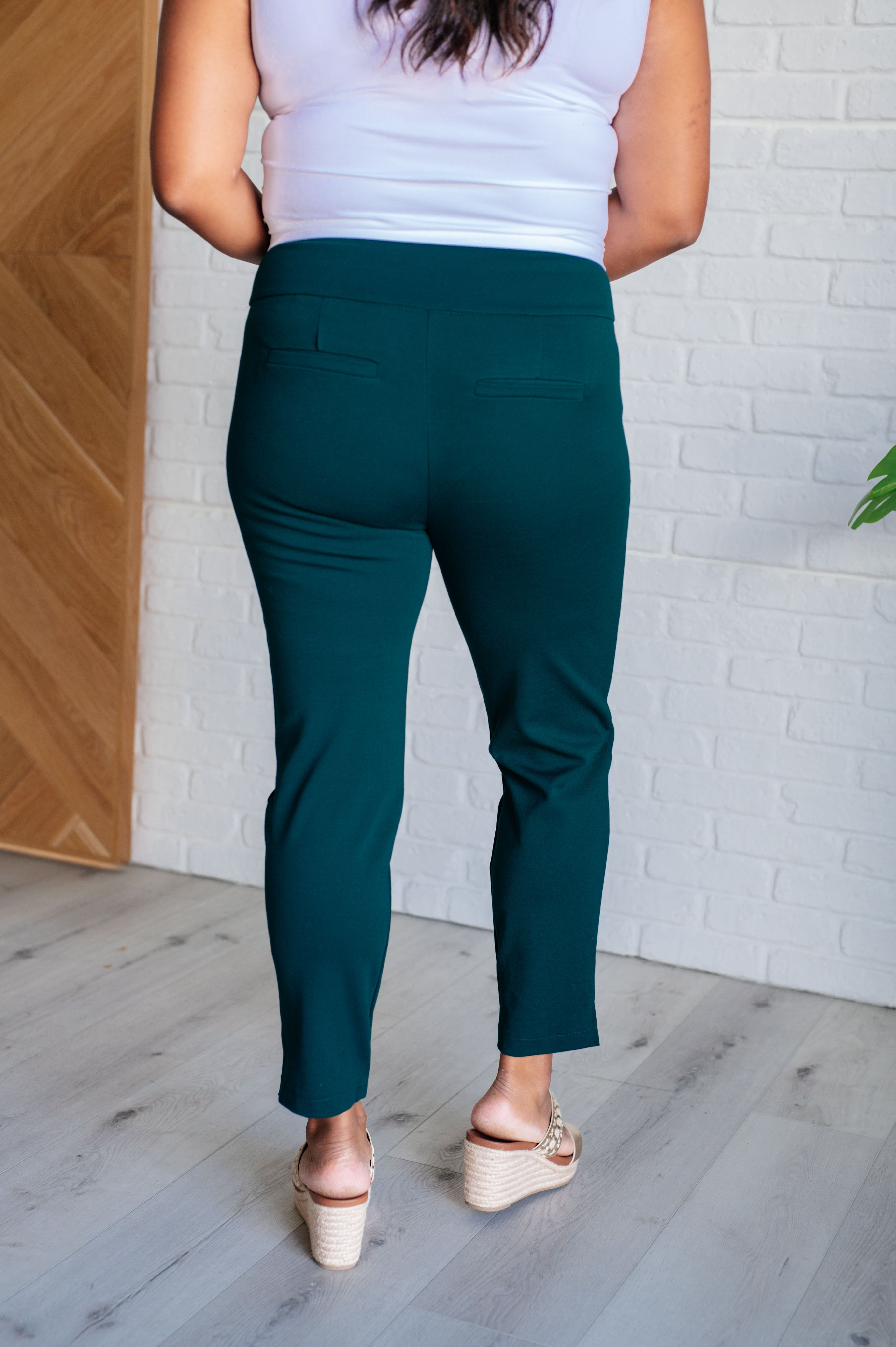 Magic Ankle Crop Skinny Pants • Hunter Green