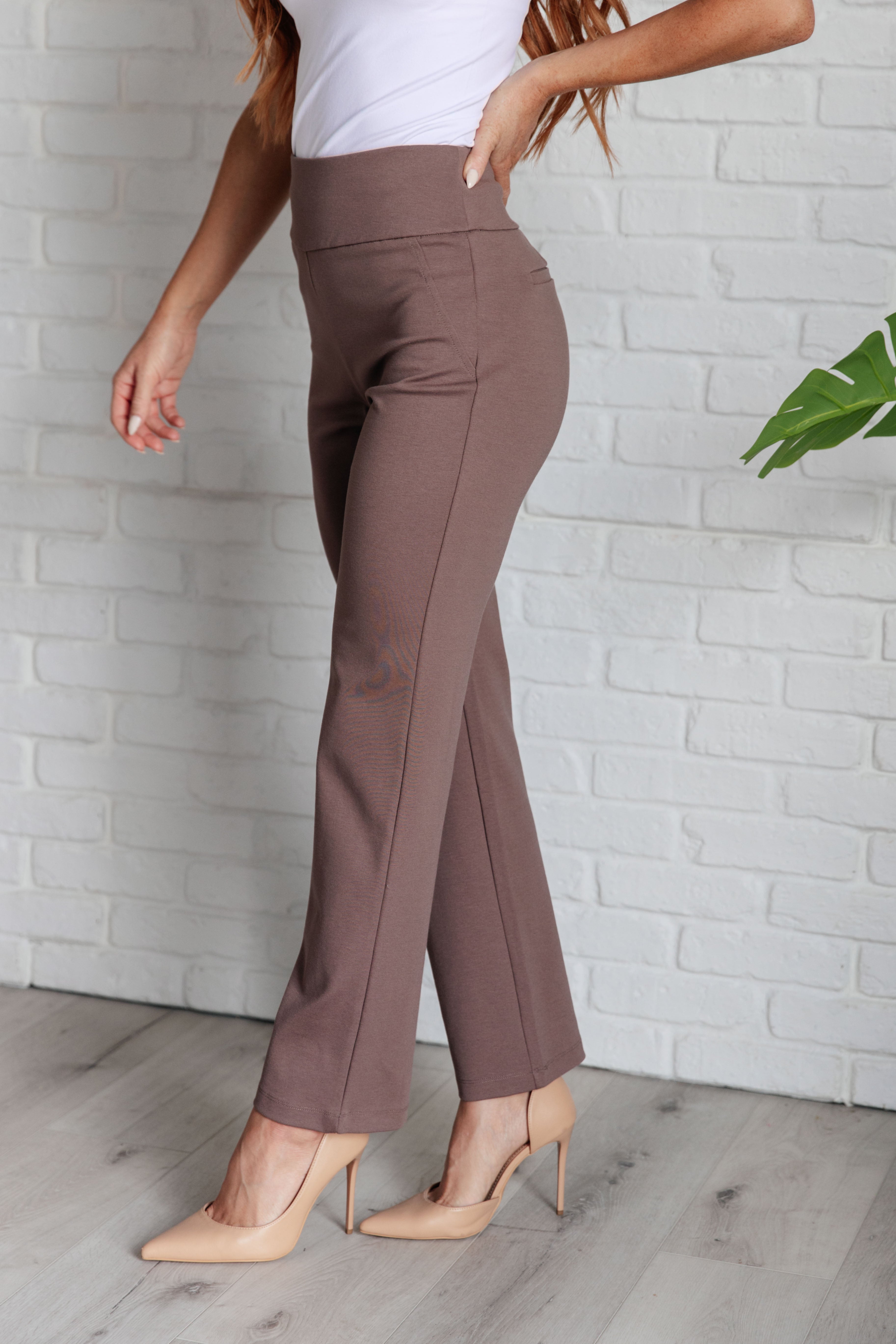 Magic Straight Pants • Dark Mocha