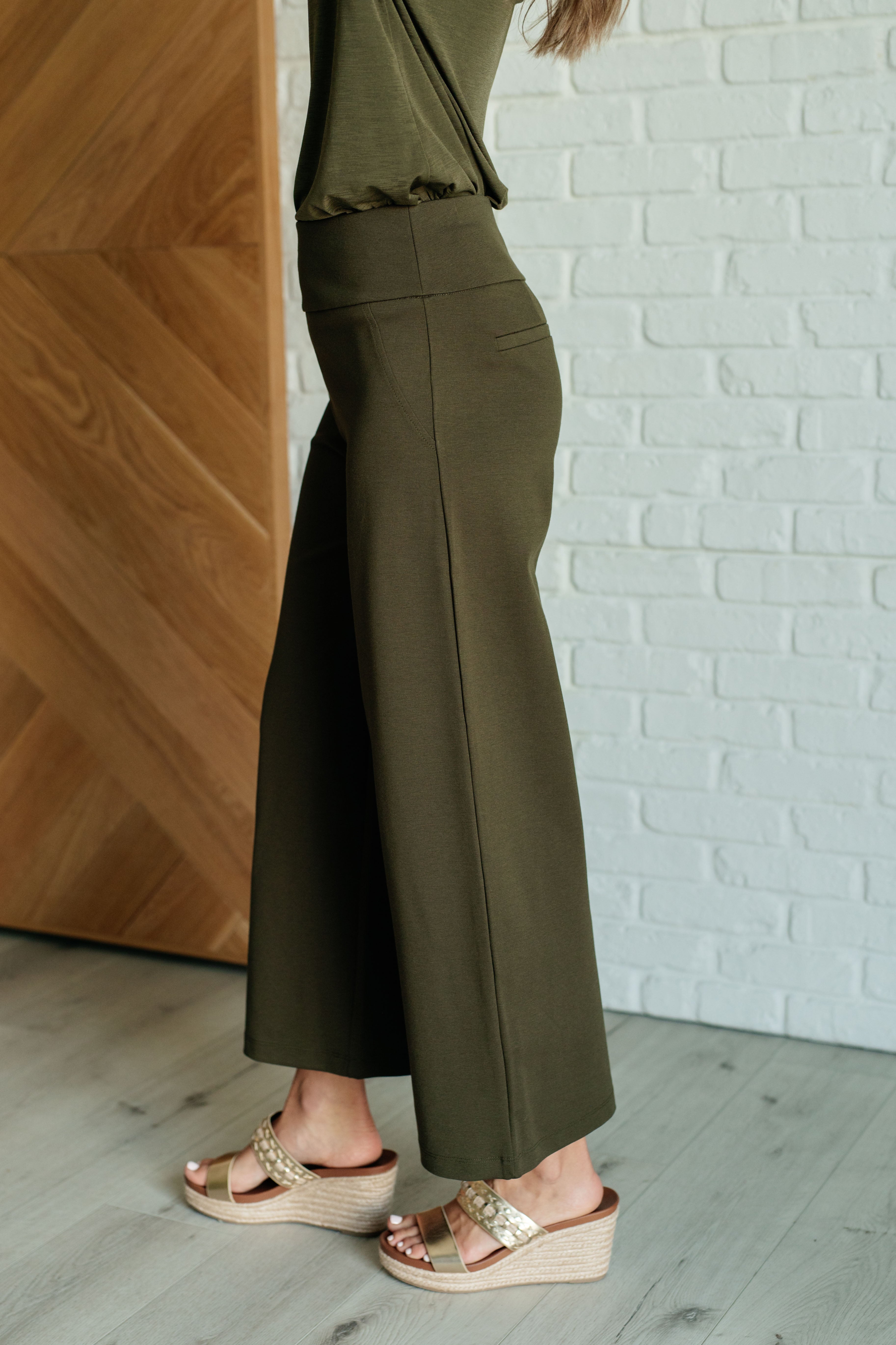 Magic Wide Leg Crop Pants • Olive